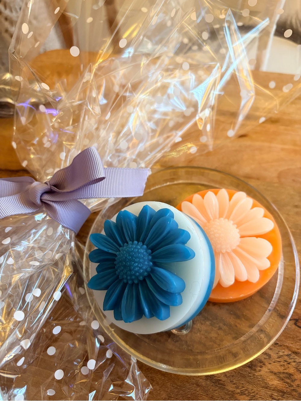 Handmade daisy Soap & glass dish Blue made by daughter & I. Will gift wrap